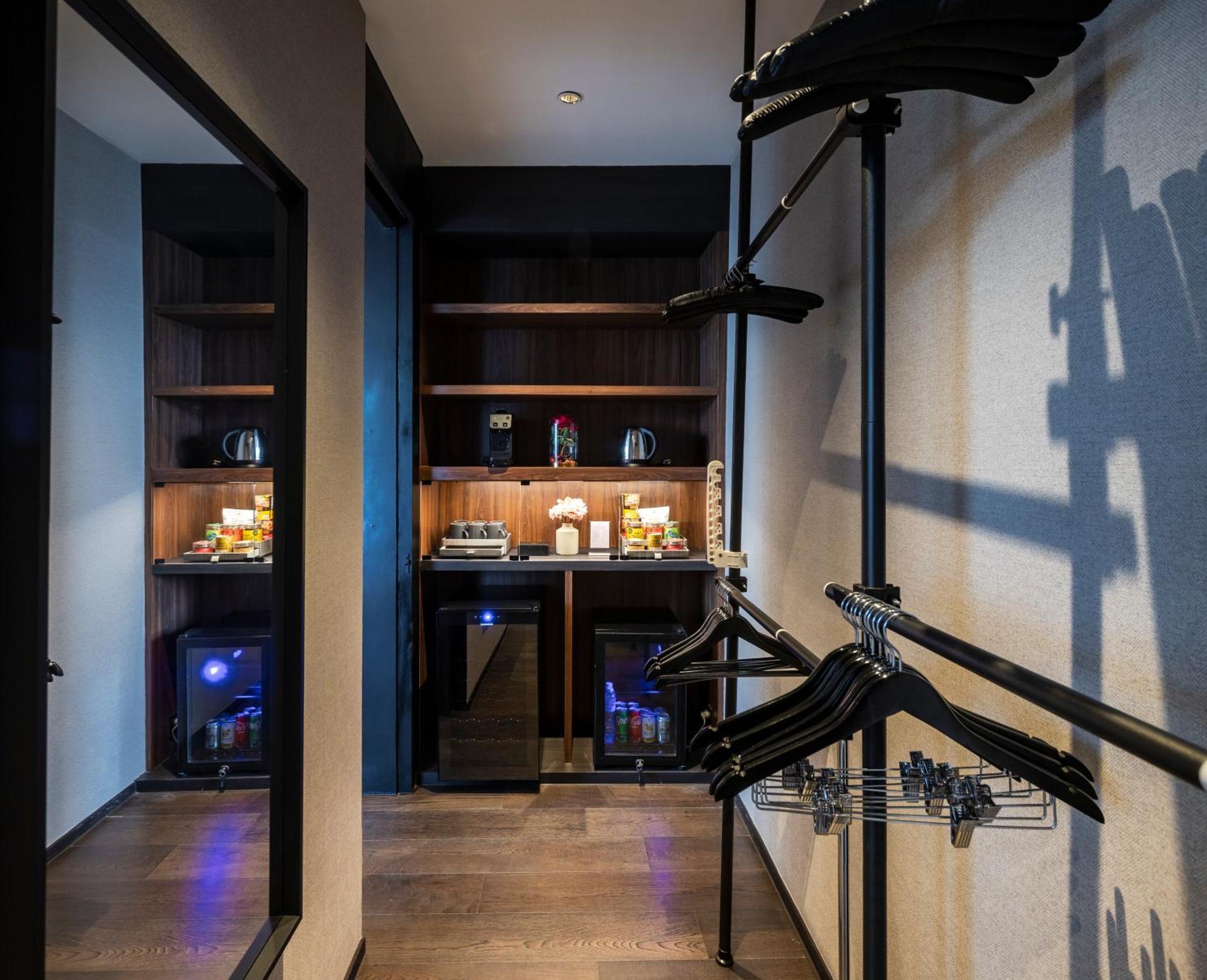 Walton Suites Sukhumvit Bangkok Exterior foto